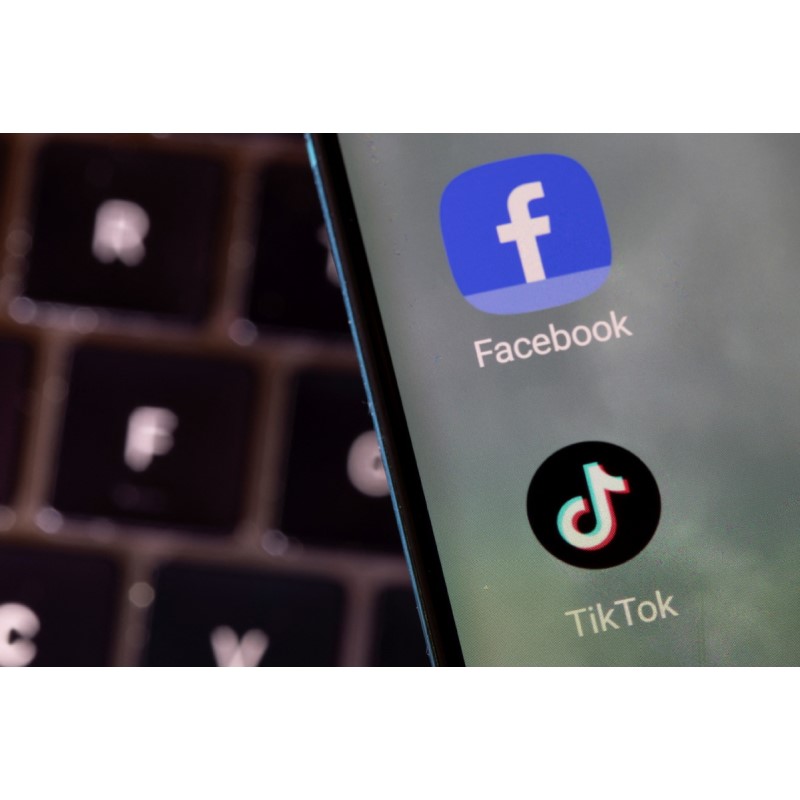 Job de frottis financé par les parents de Facebook contre Tiktok